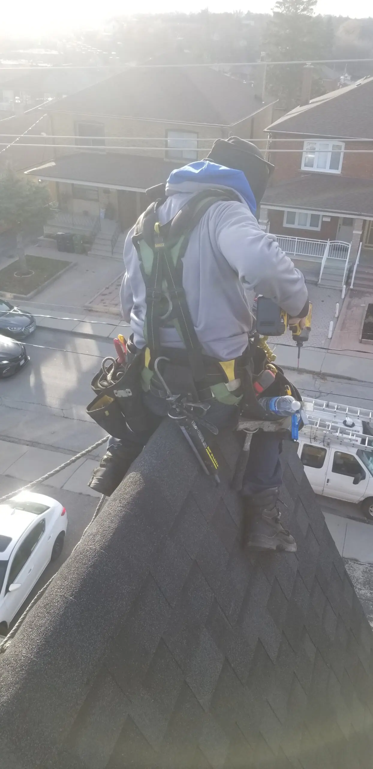 Challenges That Roofing Contractors Face in the Winter