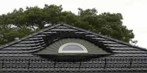 Decorative slate roof design in Toronto showing curved detailing above a dormer window, installed by Right Choice Roofing and Repair.