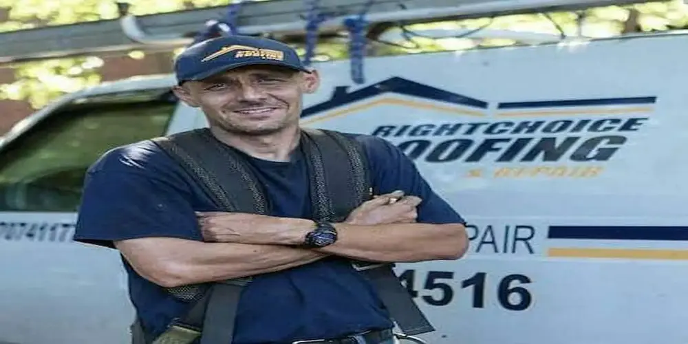 Right Choice Roofing and Repair team member in Toronto providing emergency flat roofing services